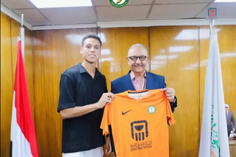 محمد أشرف بن شرقي إلى البنك الأهلي